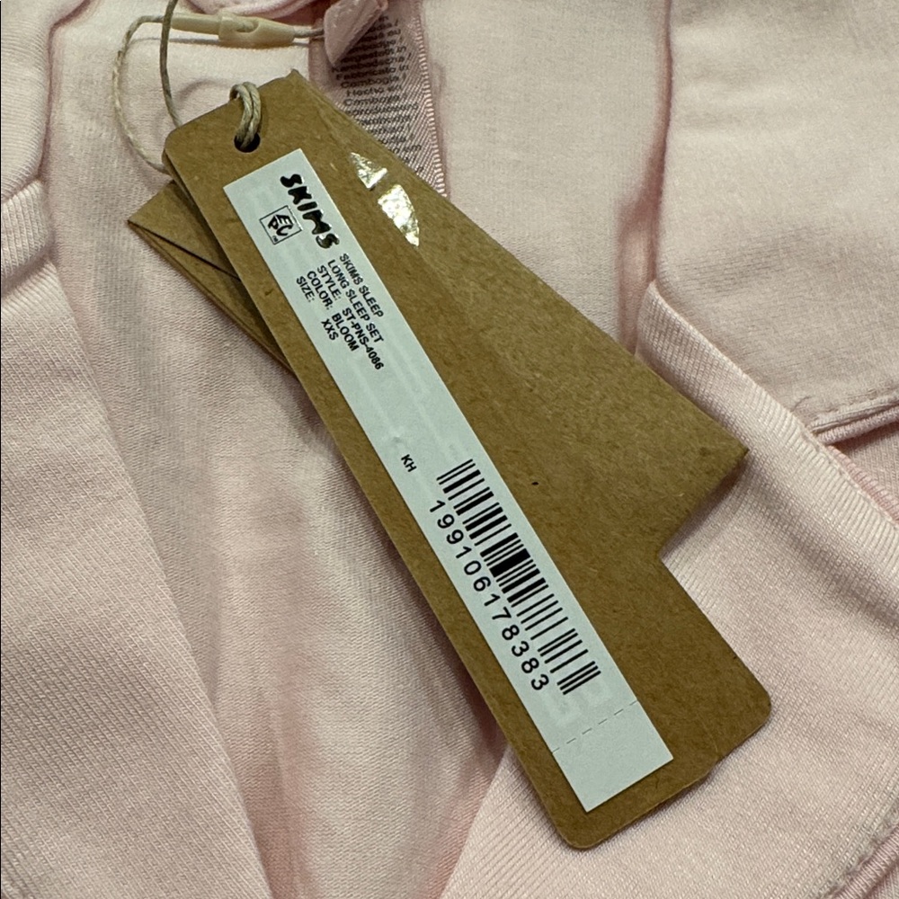 SKIMS Bloom Soft Lounge Button-Up Pajama Set - medium - Picture 6 of 8
